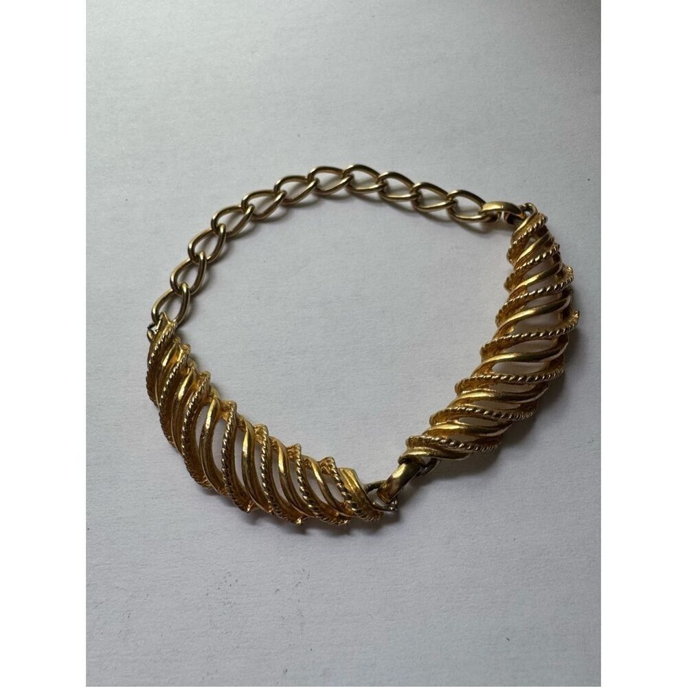 Vintage Womens Gold Tone Twist Detailed Slip On Chain Bracelet Dainty Minimalist - Picture 2 of 5